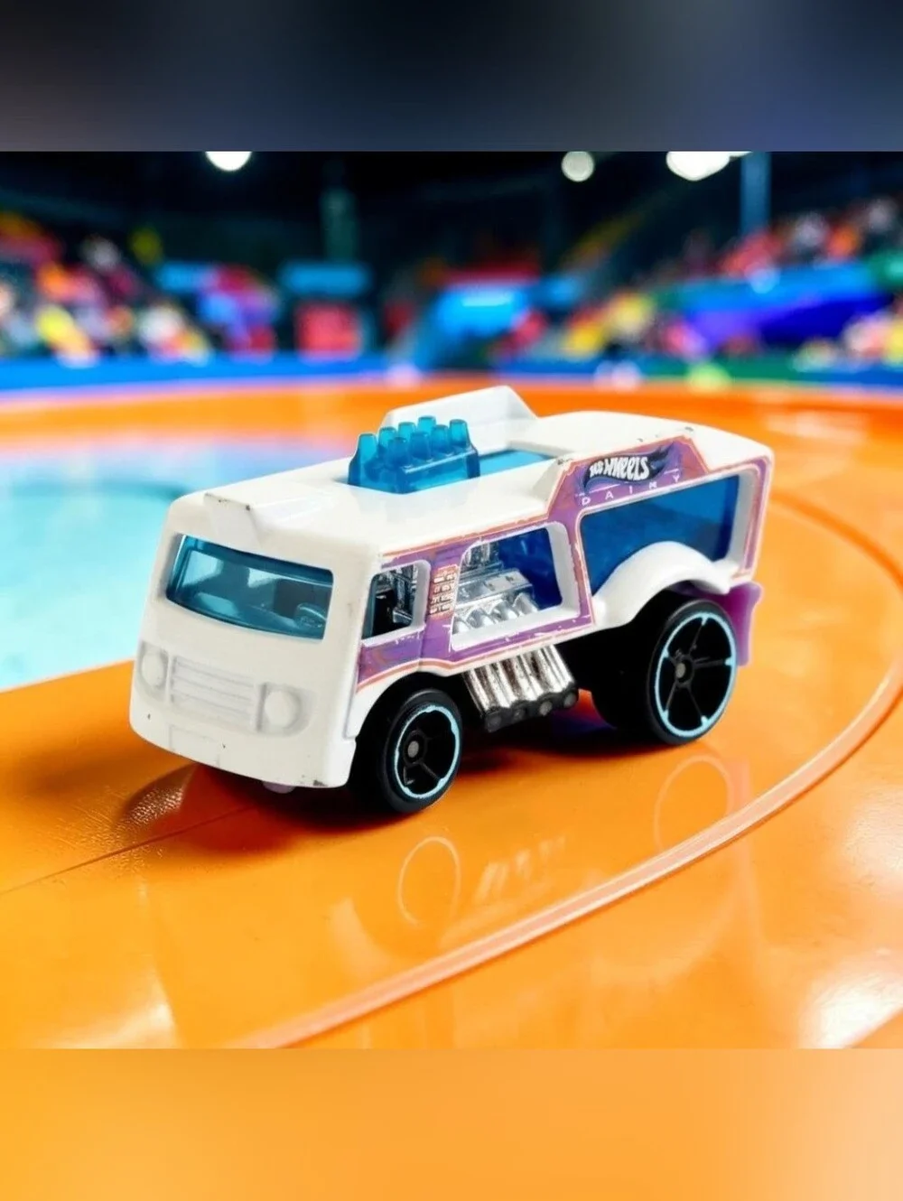 2015 Hot Wheels City Chill Mill Purple/ White Version Dairy Truck Die-Cast 1:64.